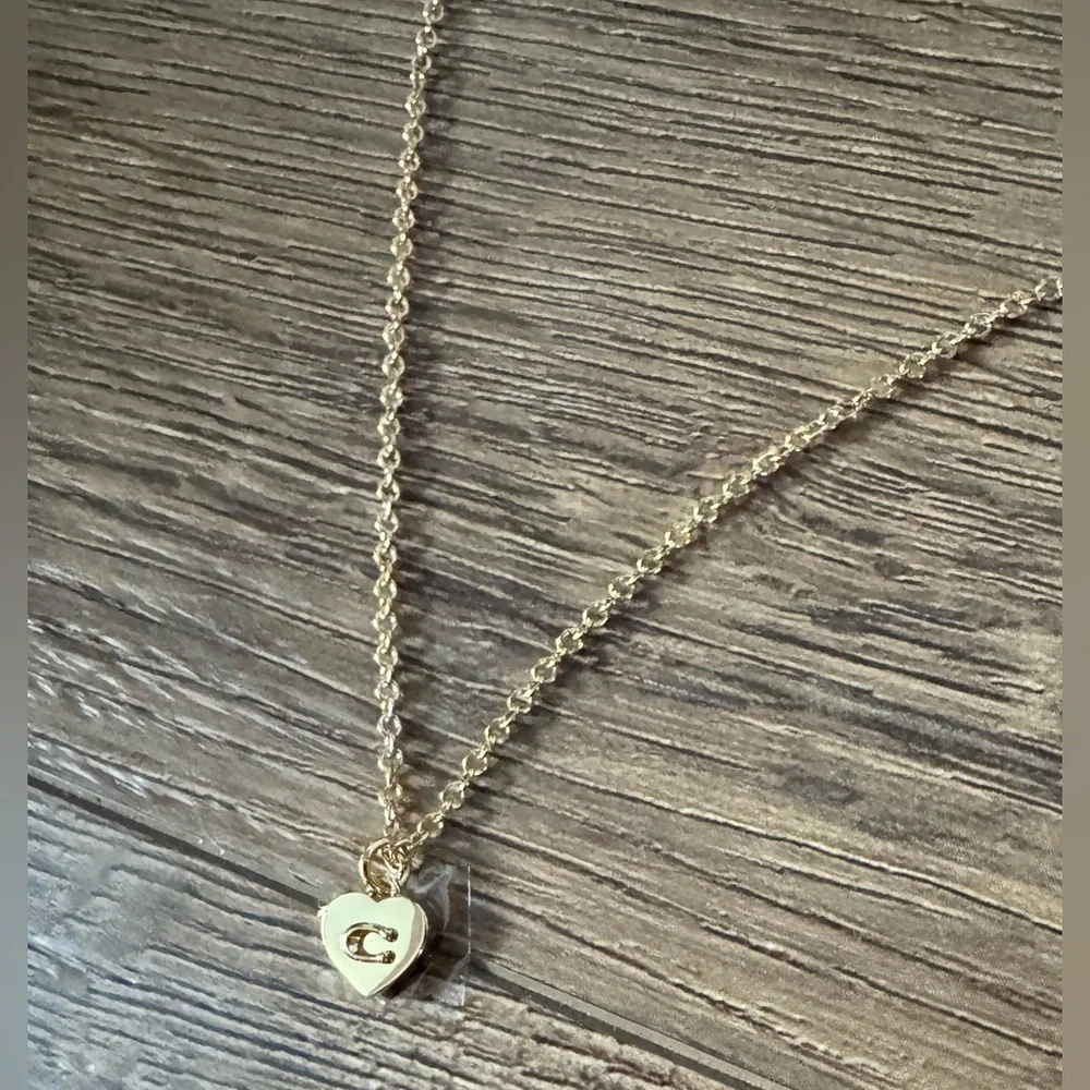 COACH-NWT Gold Tone Dainty Heart Pendant & Chain - Picture 2 of 10